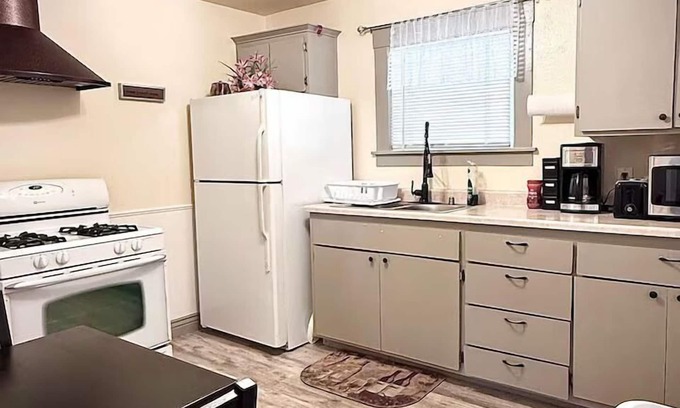 Vallejo House | Vallejo 1BR Adorable Cottage by the Napa River