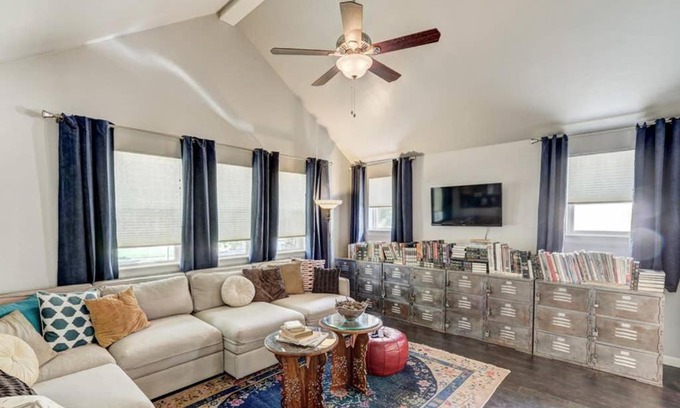 Central Oklahoma City House | Vals Eclectic Classen Cottage