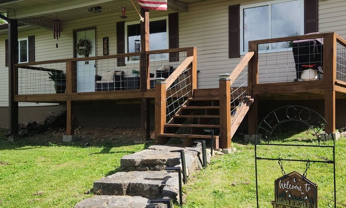 Van Buren House | ⭕️Van Buren 3 Bedroom Home Near The Landing with an Arcade! Fast Wifi!