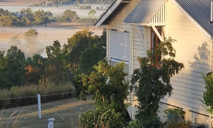 Mount Alford Cottage | VANBERY COTTAGE HOST FARM