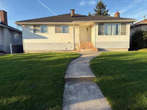 Fraserview House | Vancouver Business & Family Stay - Downtown 15 Min, Free Parking & Fast Wifi