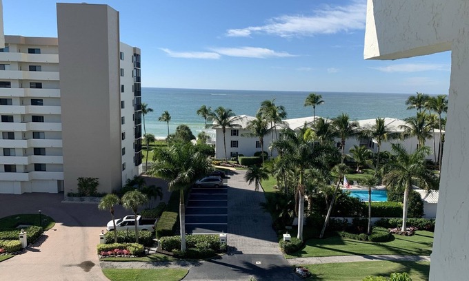 Vanderbilt Beach Condo | Vanderbilt Beach Access and on the intercostal!