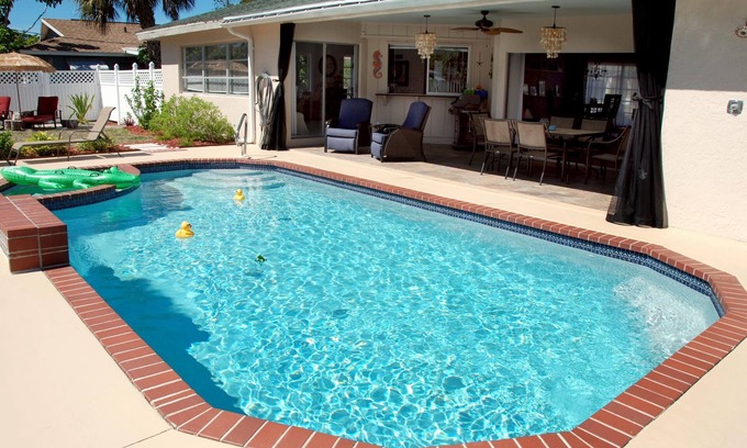 Naples Park House | ☀️ Vanderbilt Beach ☀️South-Facing Heated Pool ☀️High Speed Int☀️