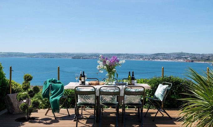 Torquay City Centre Cottage | Vane Tower - a house that sleeps 10 guests in 5 bedrooms