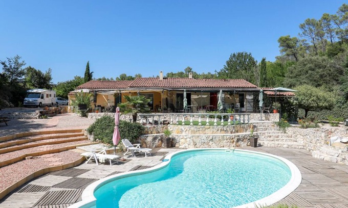 Varages Villa | Varages: LouParadisen quiet house in lush greenery with swimming pool