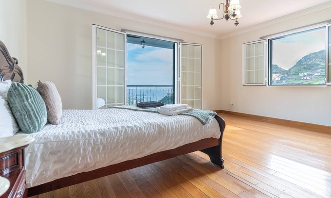 Camara de Lobos Villa | VARANDAS DA CALDEIRA By Madeira Real