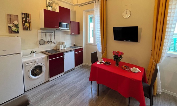 Santa Maria Novella Apartment | Vasari Florence Apt B 5-Minute Walk from SMN Station