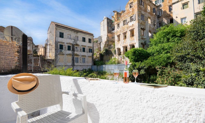 Old Town Apartment | Vasiliki House: Corfu Town Apartment Next to amenities
