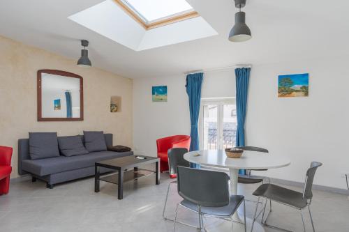 Charleval Apartment | Vaste appart de 45 m2 climatisé -n4