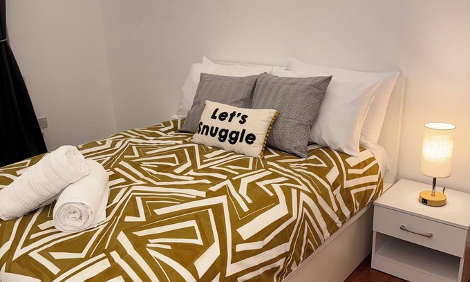 Vauxhall Apartment | Vauxhall, river Thames, Big Ben Retreat, Central London family Stay