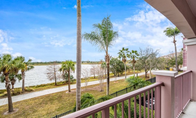 Florida Central Atlantic Coast Apartment | VC10-202 Beautiful Lake View