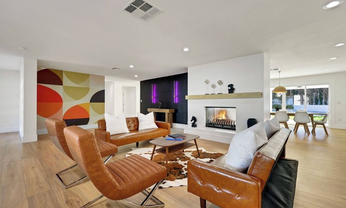 Paradise House | Vegas Modern Retreat 5BR/4BA/Pool/16Beds