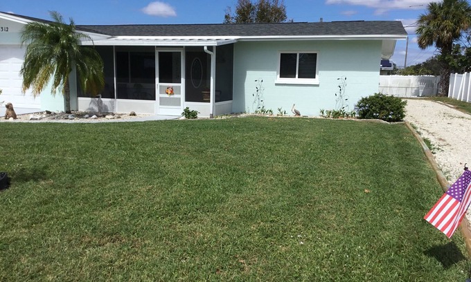 Venice Apartment | Venice Beach Studio-centrally located-Great Price-Clean-Private