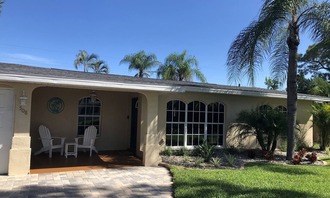 Venice Villa | Venice Island Beach House- Walking Distance to Beach and Downtown!