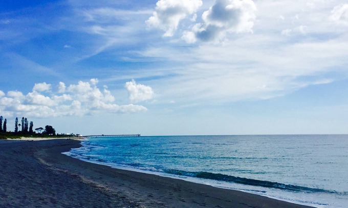 Golden Beach Villa | Venice Island with Private Beach 1 Minute Walk and Pool