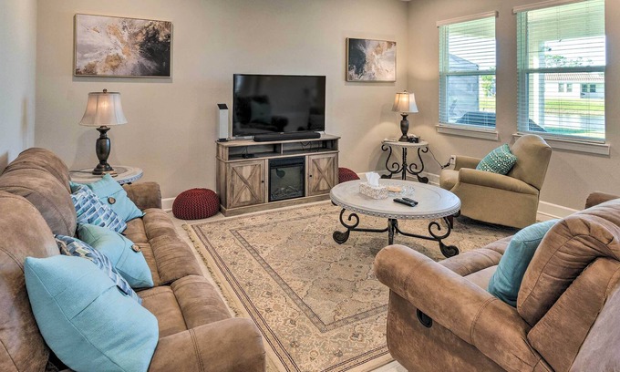 Venice House | Venice Vacation Rental w/ Resort Amenities!