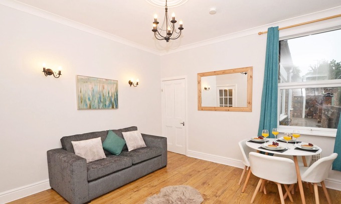 Stoke-on-Trent House | Venture House by YourStays