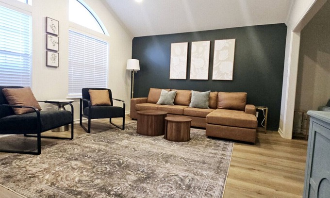 Tyler House | Verde @ Hollytree dr King bed, excellent location Golf