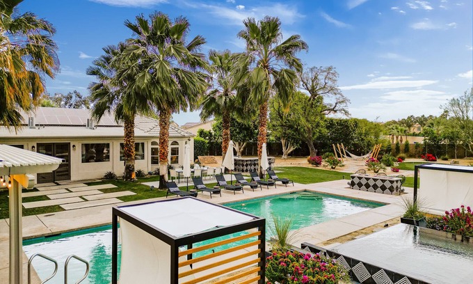 Desert Aire House | Verdent Luxury Villa - 11 bds - sleep 24- 14' infinity spa - pickle ball!