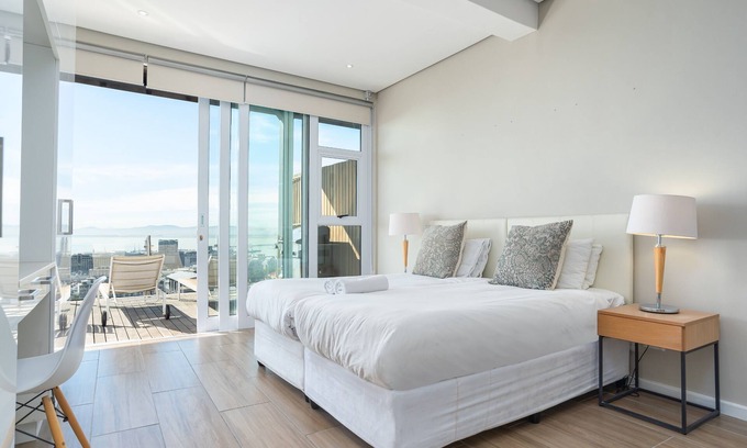 Green Point Apartment | Vertigo Views in Vibey Central Green Point