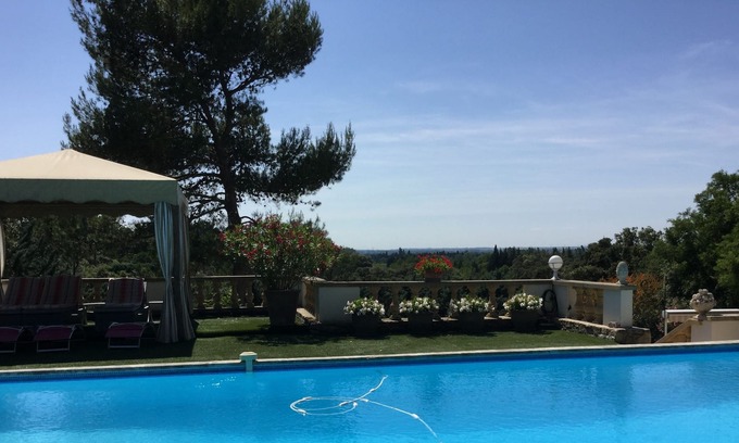 Orgon House | Very beautiful Gîte with sharing pool close to Eygalières - 2 people