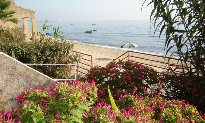 Prunete Villa | Very beautiful villa with garden in a residence with swimming pool 100 m from the beach