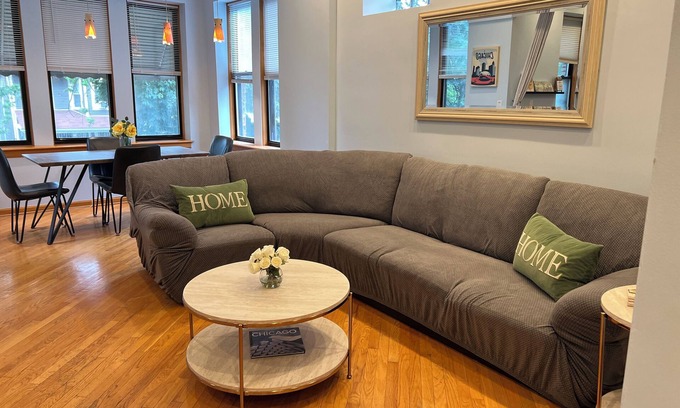 Irving Park Apartment | Very clean, cozy IRVING PARK & ELSTON FREE STREET PARKING