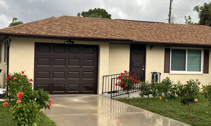 Bonita Springs Cottage | Very Cute Cottage , in Bonita- Queen Bed + 2 Rollaway Beds. Near the Beach!