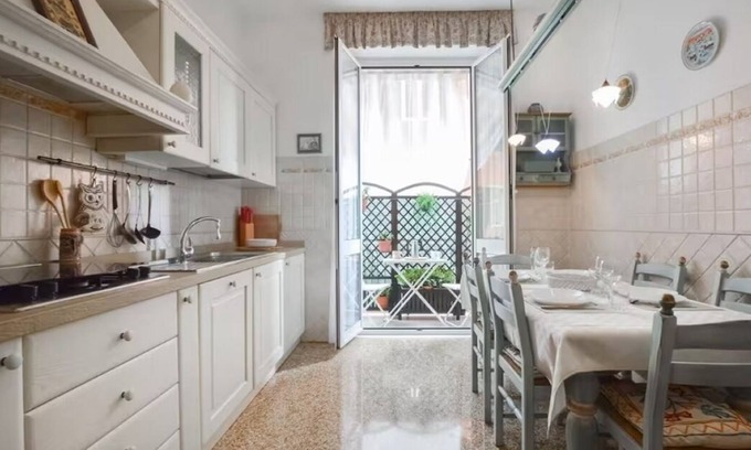 Genoa Apartment | Very large 170m2 1.5 bathrooms with Hammam Up to 10 guests Private parking