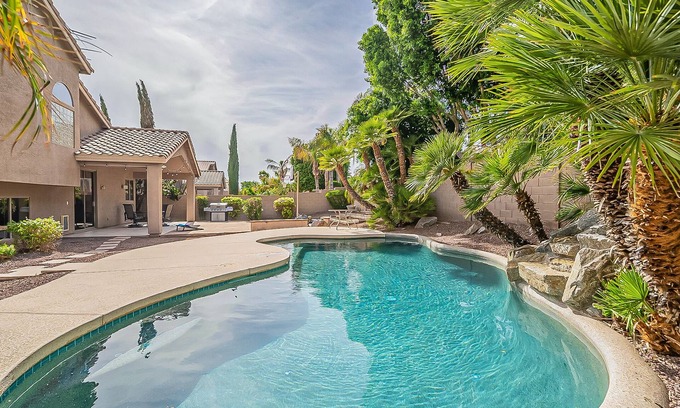 Sierra Verde at Arrowhead Ranch House | Very Large 5br, Arrowhead Ranch, Games, Quiet, Relaxing