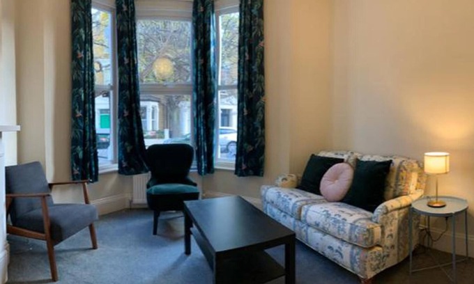 Vauxhall House | Very Large and Splendid Terrace House in London