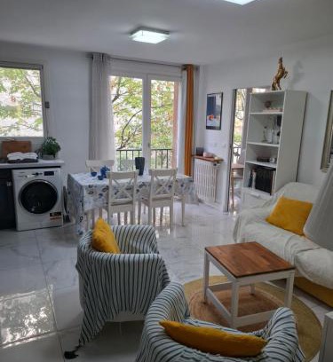 Quartier de la Maison-Blanche House | Very nice private Appartment 1 living room with sofa bed 1 bedroom 1 bathroom with toilet 1 Kitchen