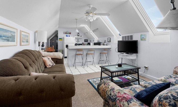 Charlevoix Apartment | Very Private Location, 2nd Floor, Personal Hot Tub, WiFi, AC, Pet Friendly