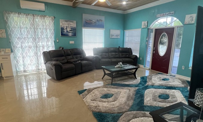 Tar Bay House | Very quiet spacious house located near Hoopers Bay and Turtle Beach