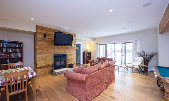 North Kawartha Apartment | Very spacious and elegant, neat, executive apartment c/w hot tub and pool table.