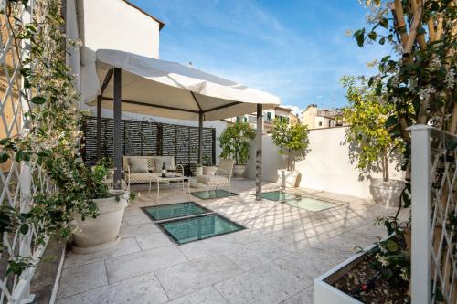 Santo Spirito Apartment | Via del Campuccio, 72 - 300 sqm Luxurious with Parking and Private Terrace - Florence Charming Apartments