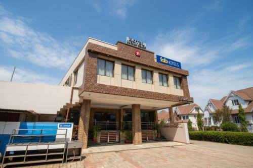 Lucknow Hotel | Via Elysian Grand - 3 kms from Chaudhary Charan Singh International Airport Lucknow