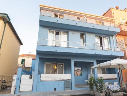 Marina di Cecina House | Via Siena 4 - Suites & Rooms