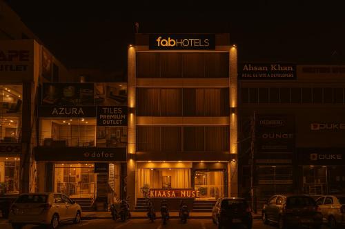 Okhla Hotel | Via The Paradise - Nr Apollo Hospital