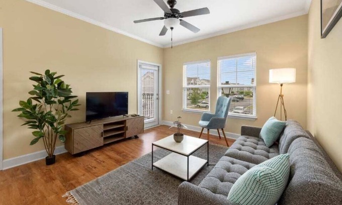 Socastee Apartment | Viagem Prime Location 2BR with Balcony, Gym & Pool