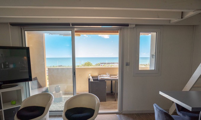 Vias Apartment | Vias-Plage - Appartement climatisé avec piscine face à la mer
