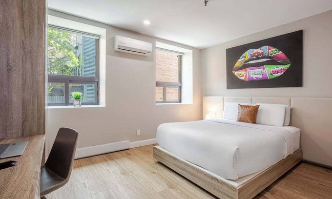 Gay Village Hotel | Vibe Queen – Central Montreal