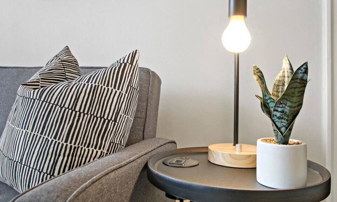 Irving Park Apartment | Vibrant 1BR Apartment close to Dining