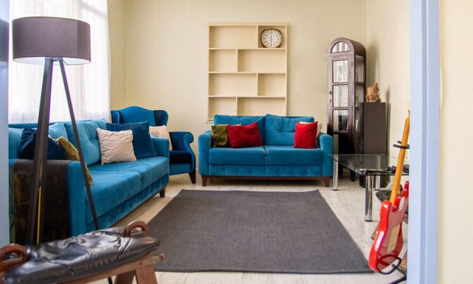 Karsiyaka Apartment | Vibrant and Central Flat in Karsiyaka near Sea