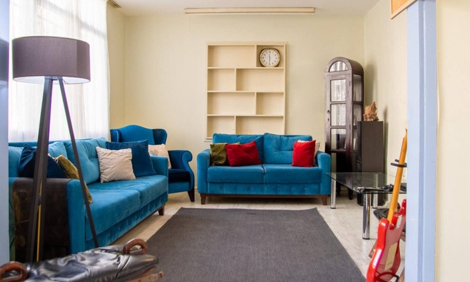 Karsiyaka Apartment | Vibrant and Central Flat in Karsiyaka near Sea
