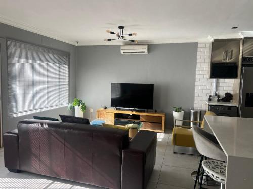 Greater Johannesburg Metropolitan Area House | Vic's place - With backup power