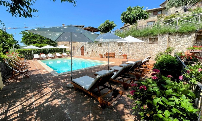 Strettura House | Vicolo, a fabulous country cottage sleeps 5 with aircon, wifi and pool