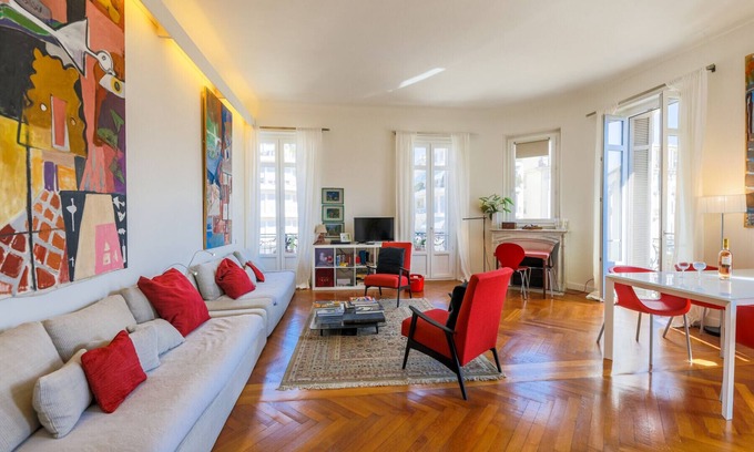 Jean-Medecin Apartment | VICTOR HUGO PALAIS AP3061 BY RIVIERA HOLIDAY HOMES