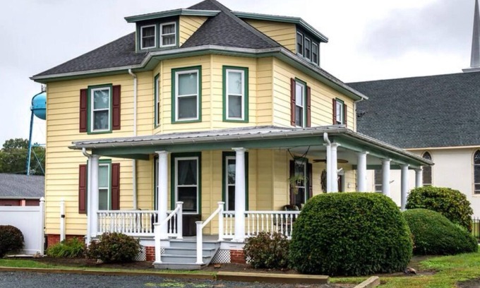 Rock Hall House | Victorian Lodge on Main Street, Rock Hall MDnWalk to Everything!nSleeps 2 to 4