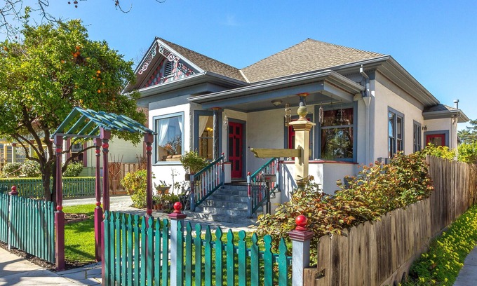 Downtown Apartment | VICTORIAN PARADISE WITH INTELLIBED BED IN DOWNTOWN CAMPBELL